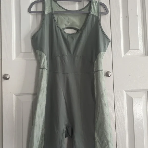 Fabletics Khloe Kardashian - Picture 6 of 7